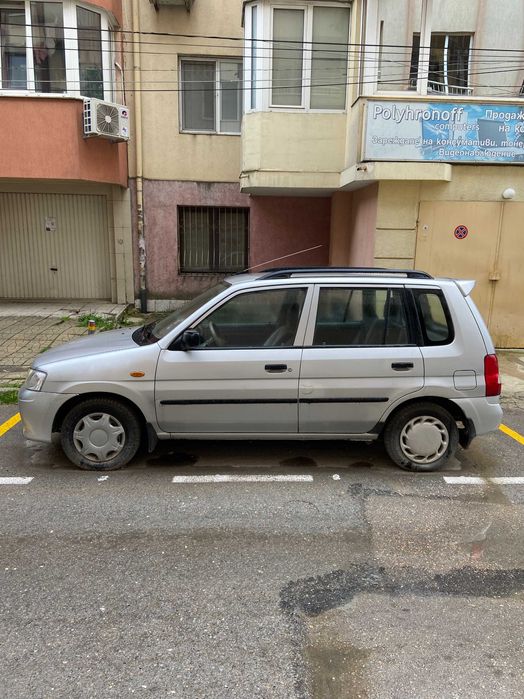 Продавам Mazda Demio