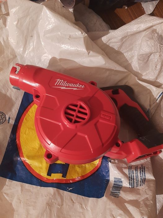 Milwaukee suflanta aer nou