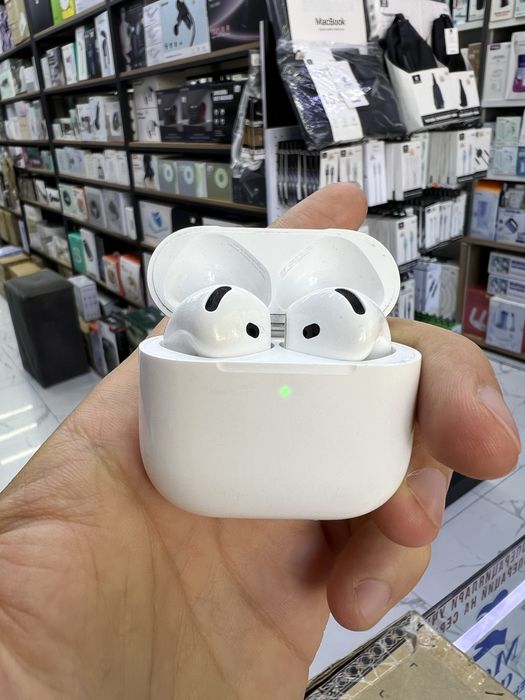 Original Apple Airpods 4