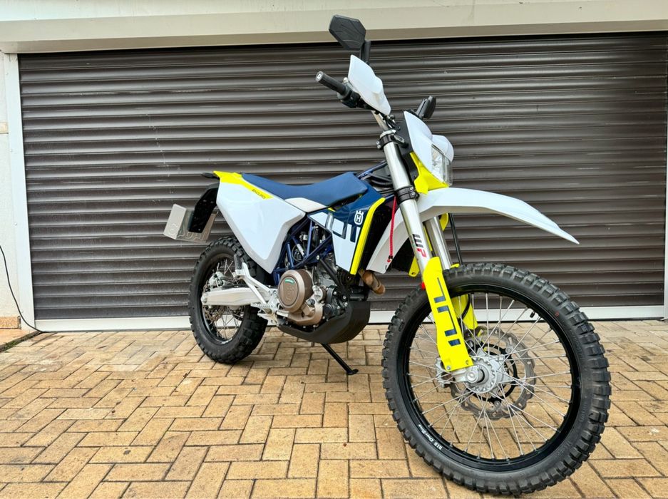 Motocicleta Husqvarna 701 Enduro 2024 Rally 5000 Km