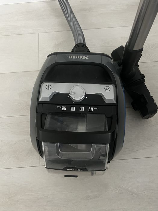 Aspirator cu fir miele