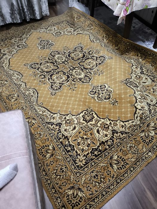 Продам ковёр размером 2м х3м