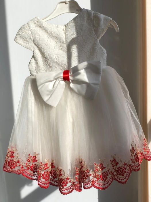 Продам детские платья.