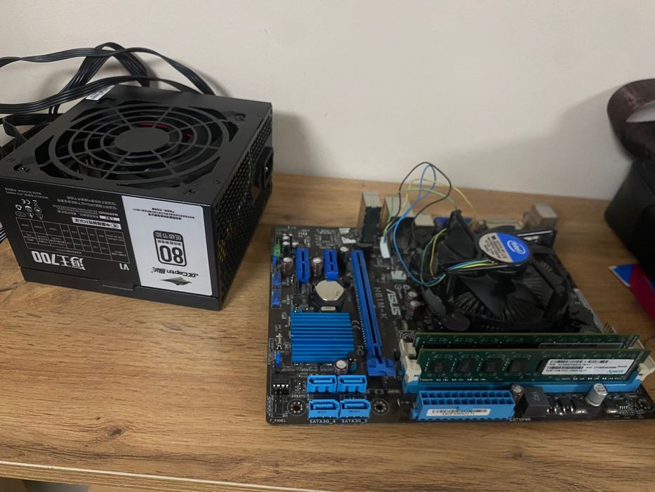 Блок питания и комплект ОЗУ