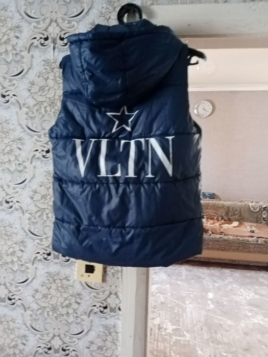 Продам безрукавку детскую