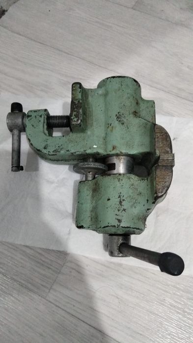 Продам тиски за 35000