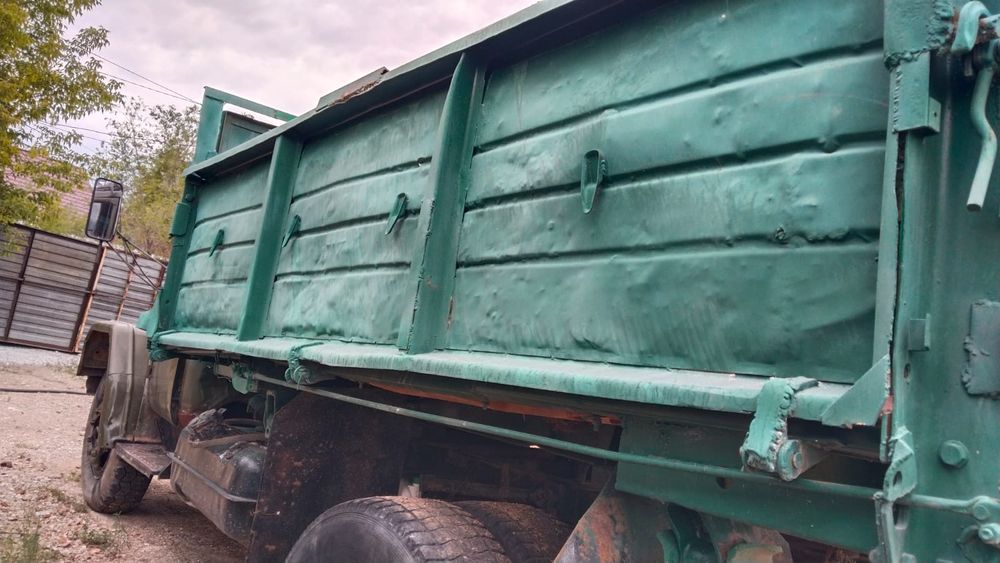 ЗИЛ                          -