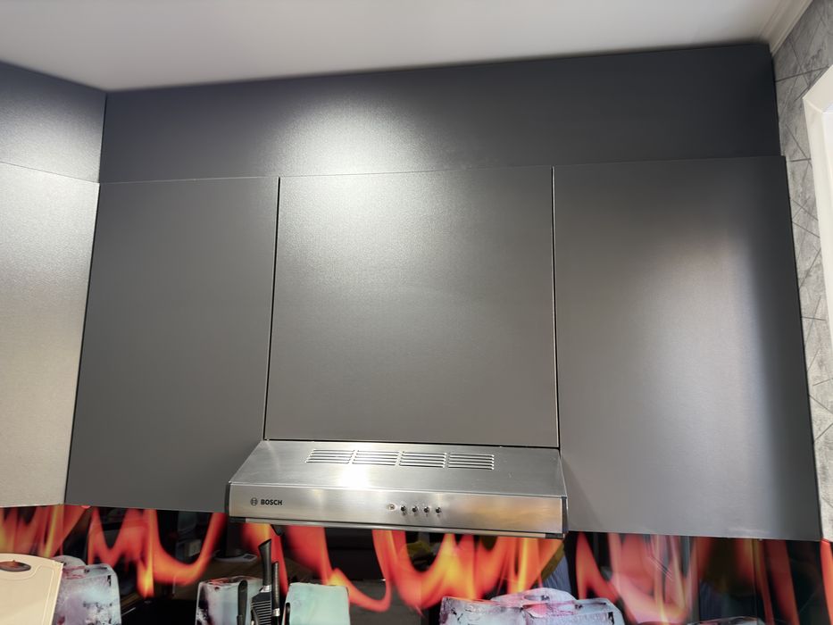 Кухонный гарнитур угловой вместе с вытяжкой и раковиной