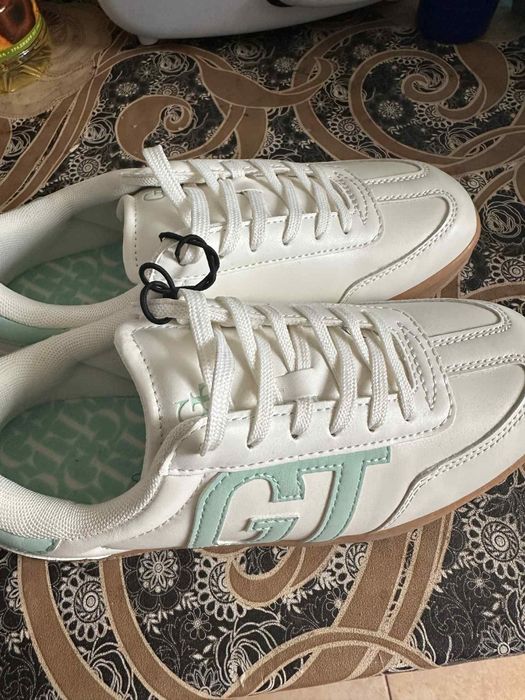 Нови маратонки Gin Tonik