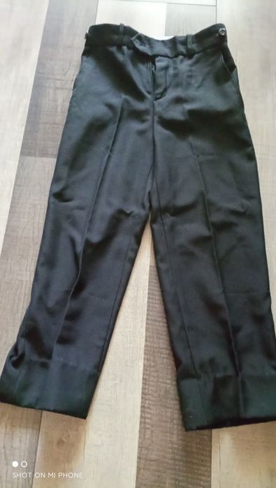 Школьные брюки на мальчика 34 размер.