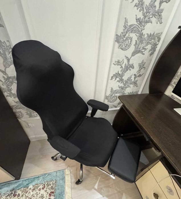 Продам компьютерный стол с креслом