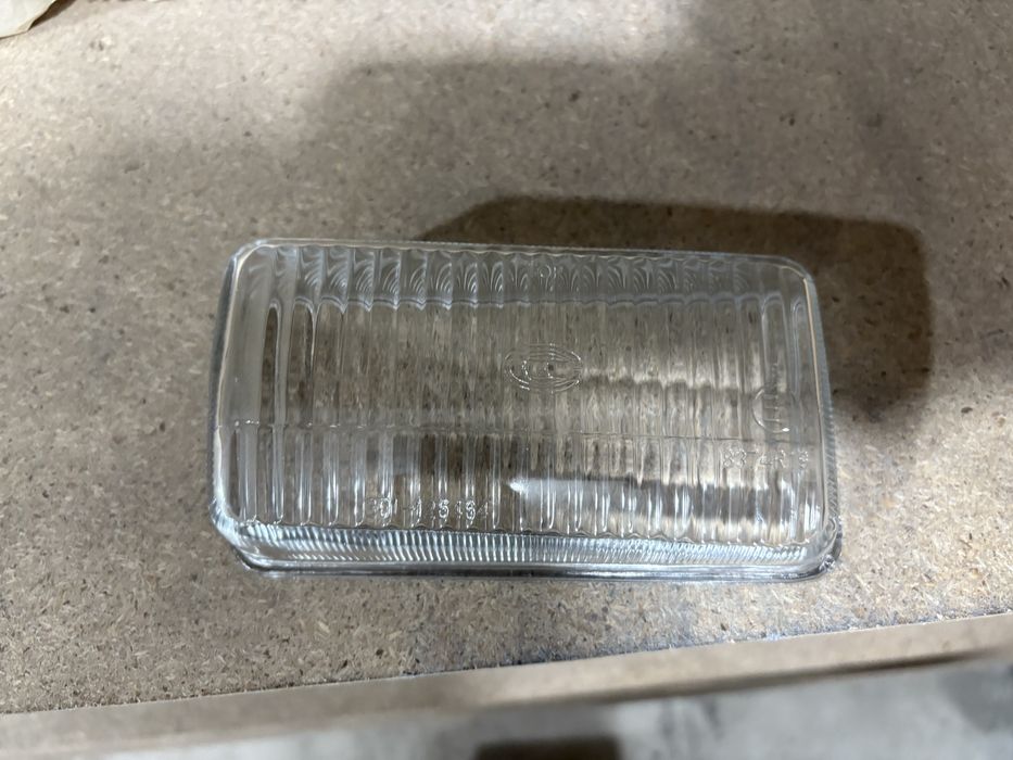 Стекло на туманки ауди 100 С3