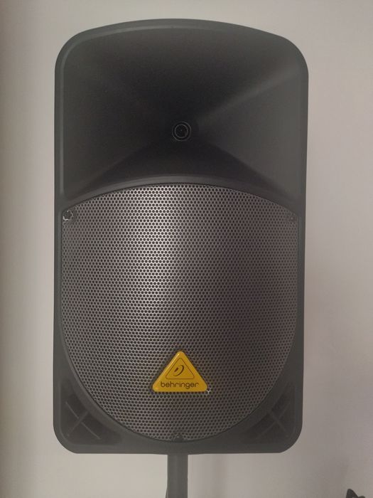 Boxă activă cu microfon și stativ