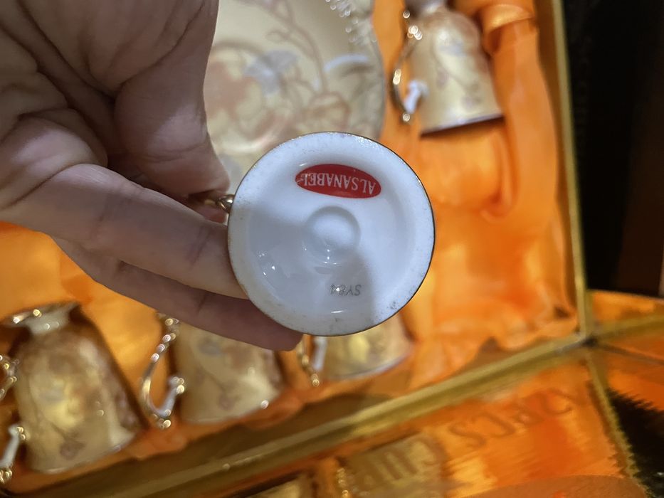 Chroyli nabor servat idishlar