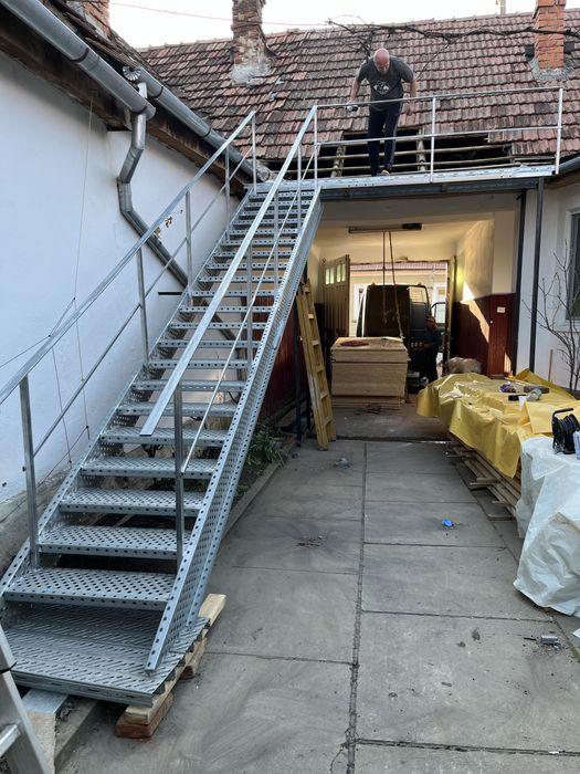 Scări metalice zincate