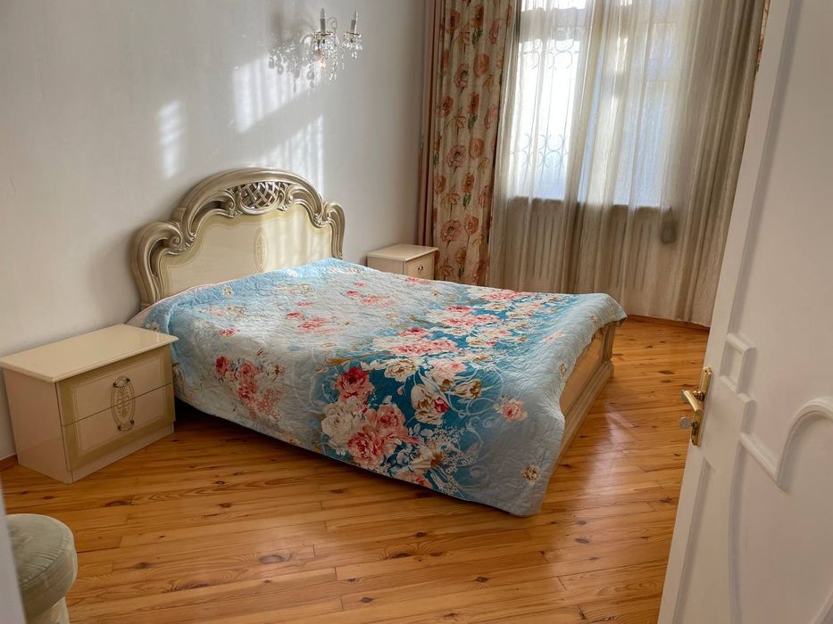 Сдаётся большая квартира в центре метро Ойбек