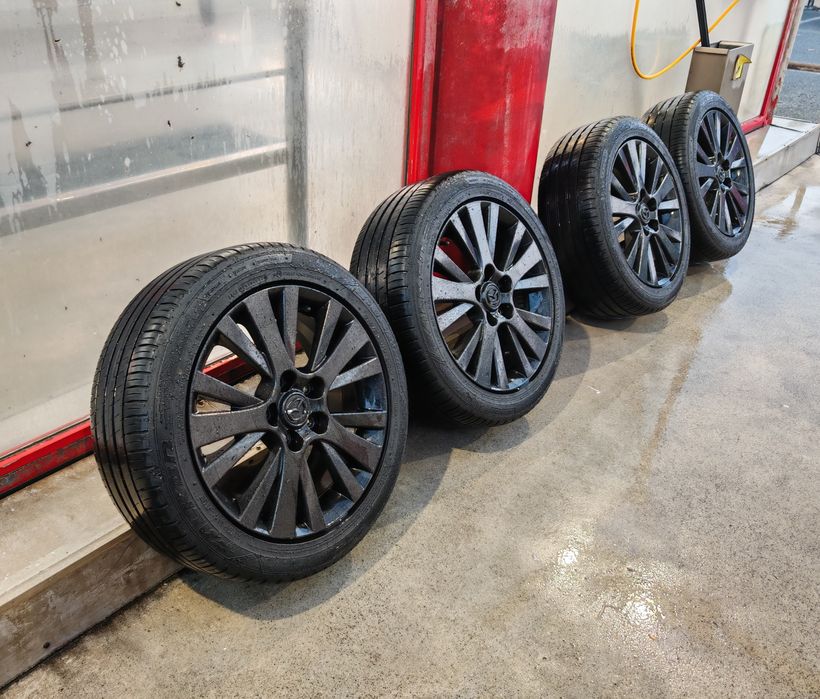 Set de roti cu jante originale Mazda 17", 5x114.3, anvelope 215 50 17 varã fabricatie 2023