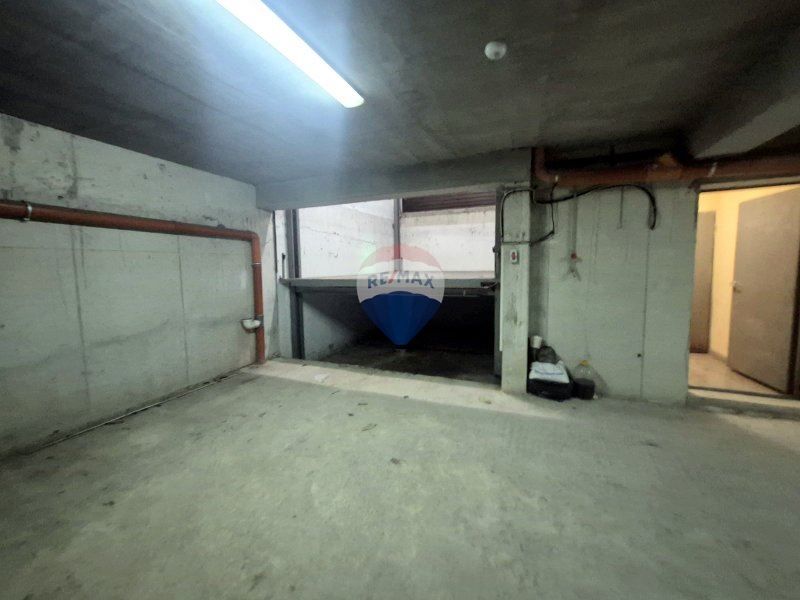 Продава се Гараж / Паркомясто в Варна, Зимно кино Тракия - 19 кв.м за 940 €/кв.м - Снимка #4