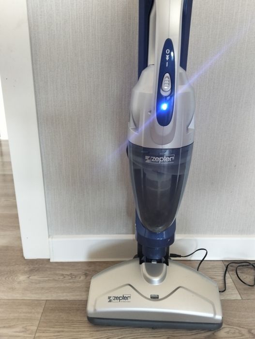 Продам вертикальный пылесос