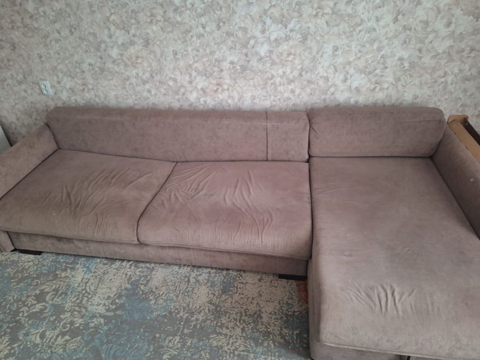 угловой диван коричневый