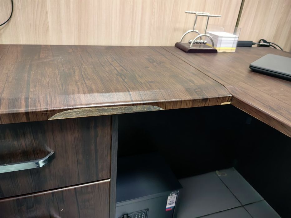 Стол руководителя с приставкой