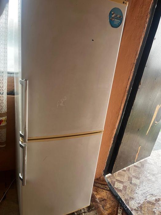 продается холодильник