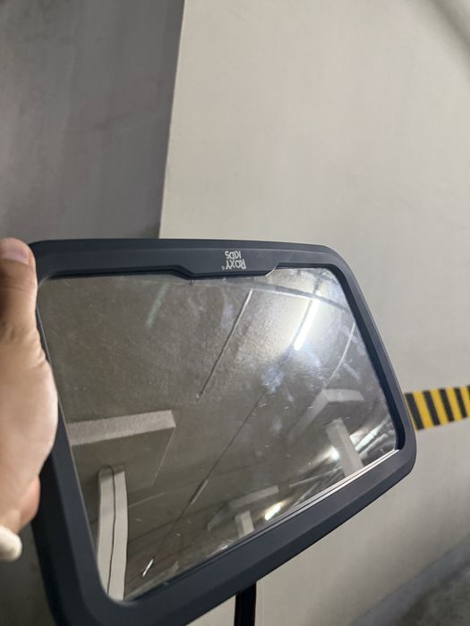 Зеркало на спинку сиденья для контроля за малышом в машине