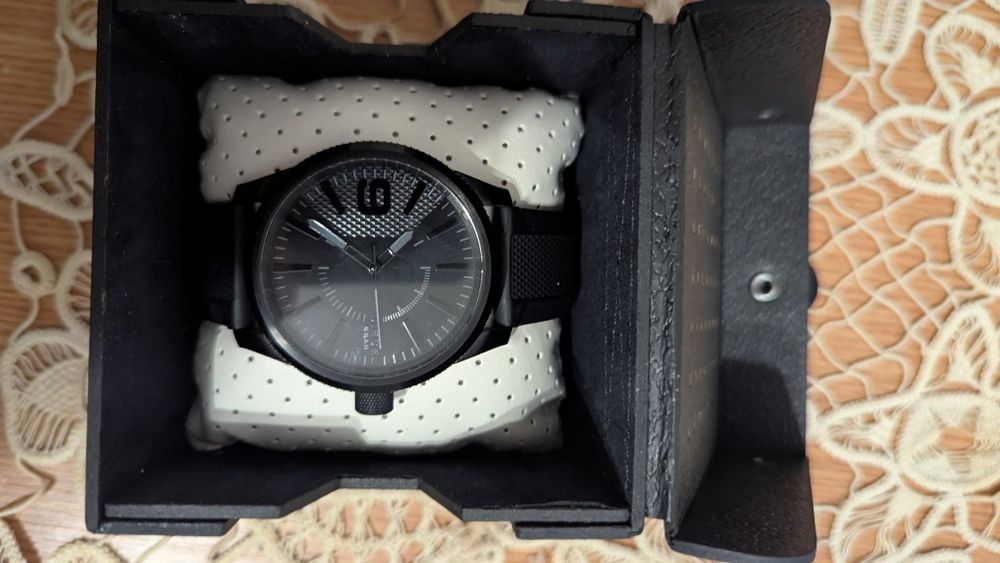 Ceas bărbătesc negru, stare foarte bună + cutie originală