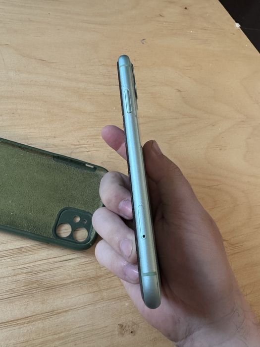 Продам Iphone 11 64g
