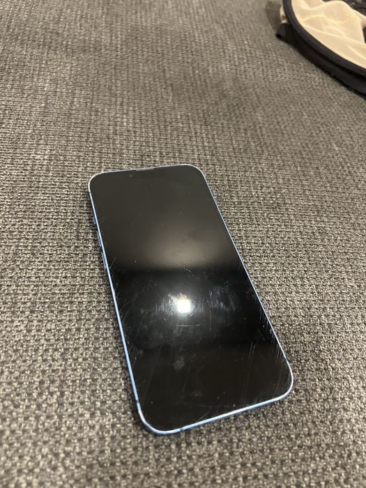 Iphone 13 ЛОШО състояние!