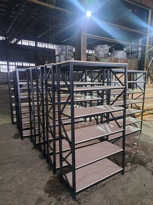 Стеллажи,полки,витрины