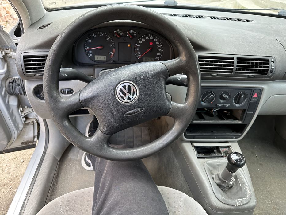VW Пасат Б5 1.8 2.0 V бензин само на части