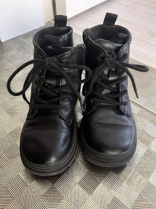 Токчета, salzarra обувки и тип стъклена пантофка