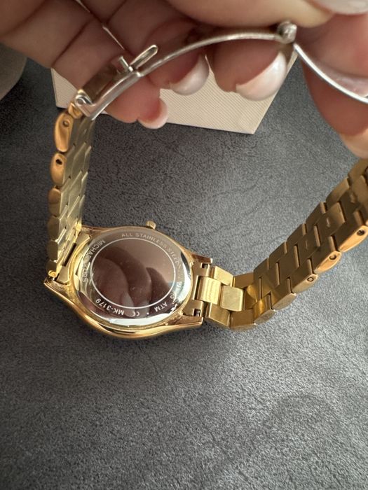 Часовник Michael Kors златист цвят