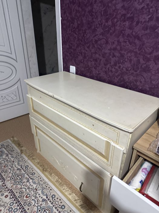 Тумбочка даром !