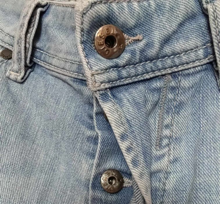 Дънки и фланелки DIESEL