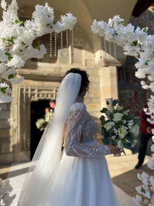 Rochie de mireasa lunga cu spatele gol