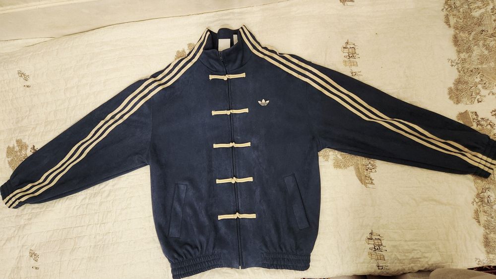 Ветровка ADIDAS в стиле ретро.