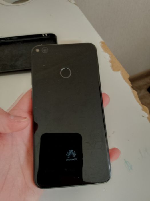 Продам HUAWEI P8  lite 2017 года