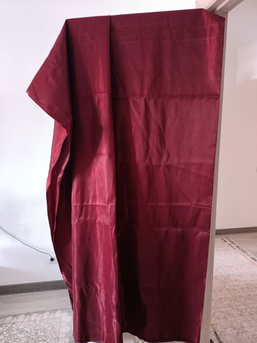 Продаете  шторы, разные.