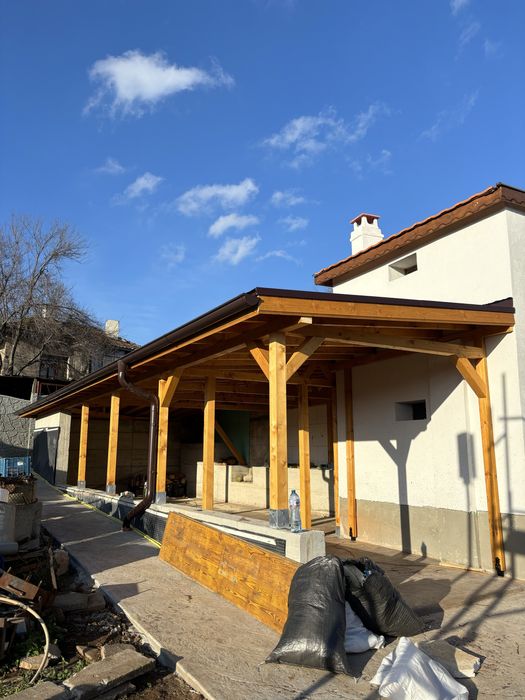 Изграждаме дървени навеси, парапети, подиуми с декинг и др.