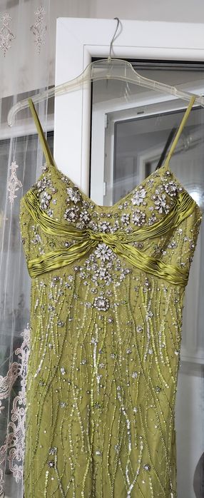 Vand rochie foarte eleganta