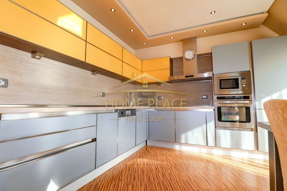 Дава се под наем Четиристаен апартамент в Варна, Колхозен пазар - 120 кв.м за 867 € - Снимка #1