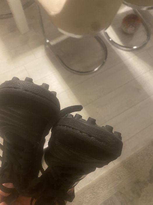 Pantofi adidas pentru teren sintetic