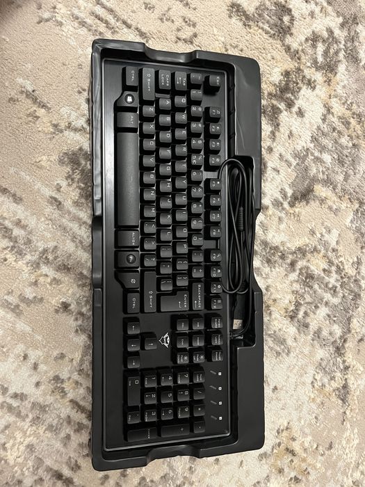 Tastatura de gaming semi-mecanica trust