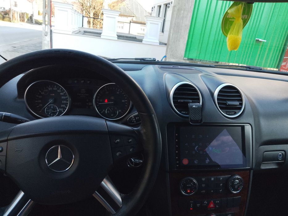 Vând Mercedes ML 320