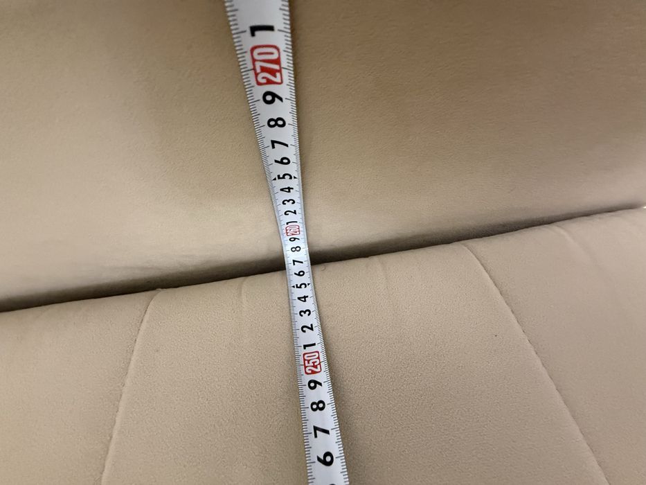 Угловой диван в бежевом цыете