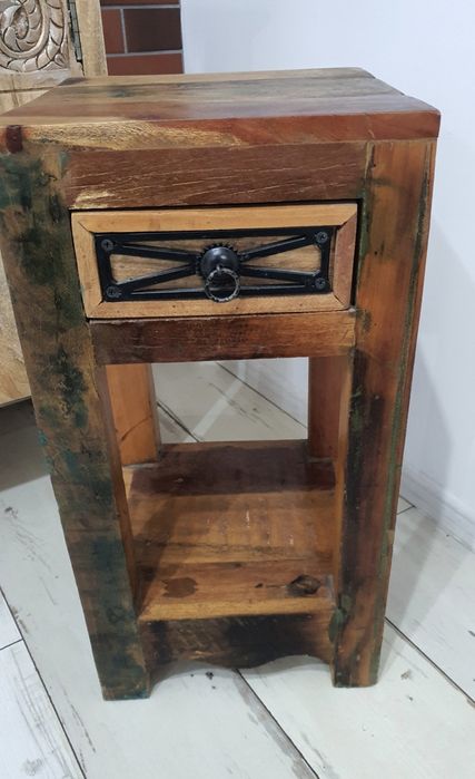 Трапезна маса,рафтове,шкафче от масив