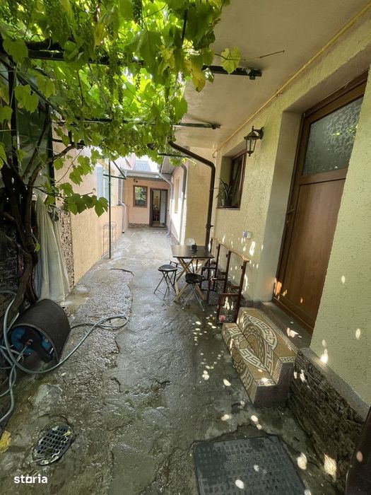 Casă cu 3 camere, mansardă și curte în Colentina