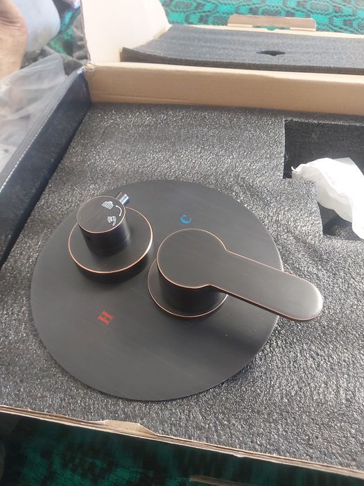 Coloană de duș cu hidromasaj  pentru cabina de duș .